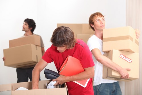 Storage and packing support for removal companies in Barnes